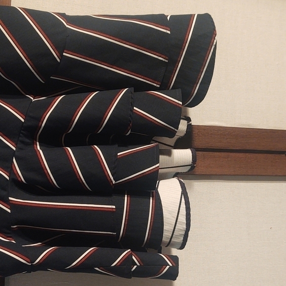 Express Navy, White, and Red Ruffled Asymmetrical Mini Skirt Sz 12 - Picture 3 of 7